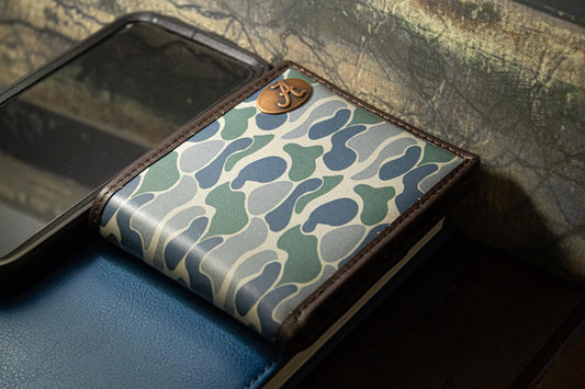 Alabama Crimson Tide Men's Bifold Old School Camo Leather Wallet.: Green/Gray Camo