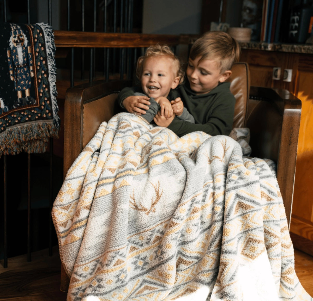 Burlebo Sherpa Blanket - Whitetail Aztec