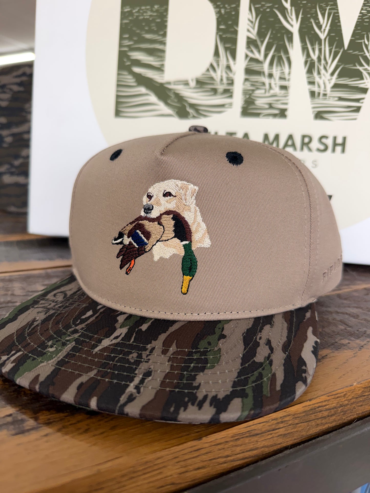 Fieldstone - Bottomland Camo Bill Lab w/Duck - RH- 255