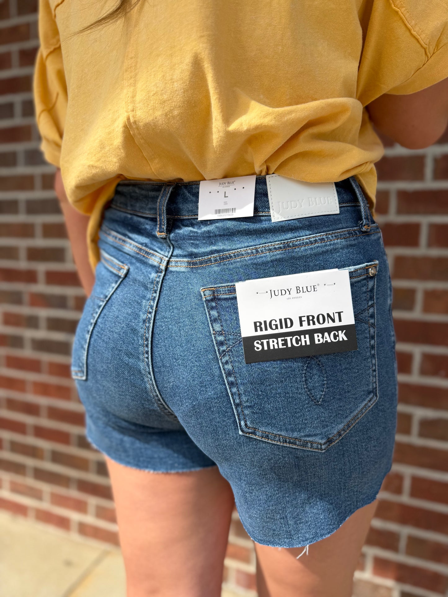 Judy Blue Rigid Magic HW Short - Medium Wash Blue