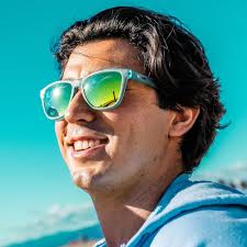 GOODR - Sunbathing with Wizards