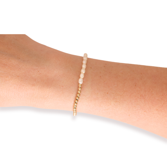 Hannah Pearl Bracelet in Gold: Standard 6.75 Inch
