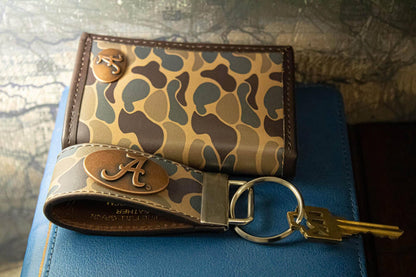 Alabama Crimson Tide Old School Camo Leather Loop Keychain.: Brown/Tan Camo