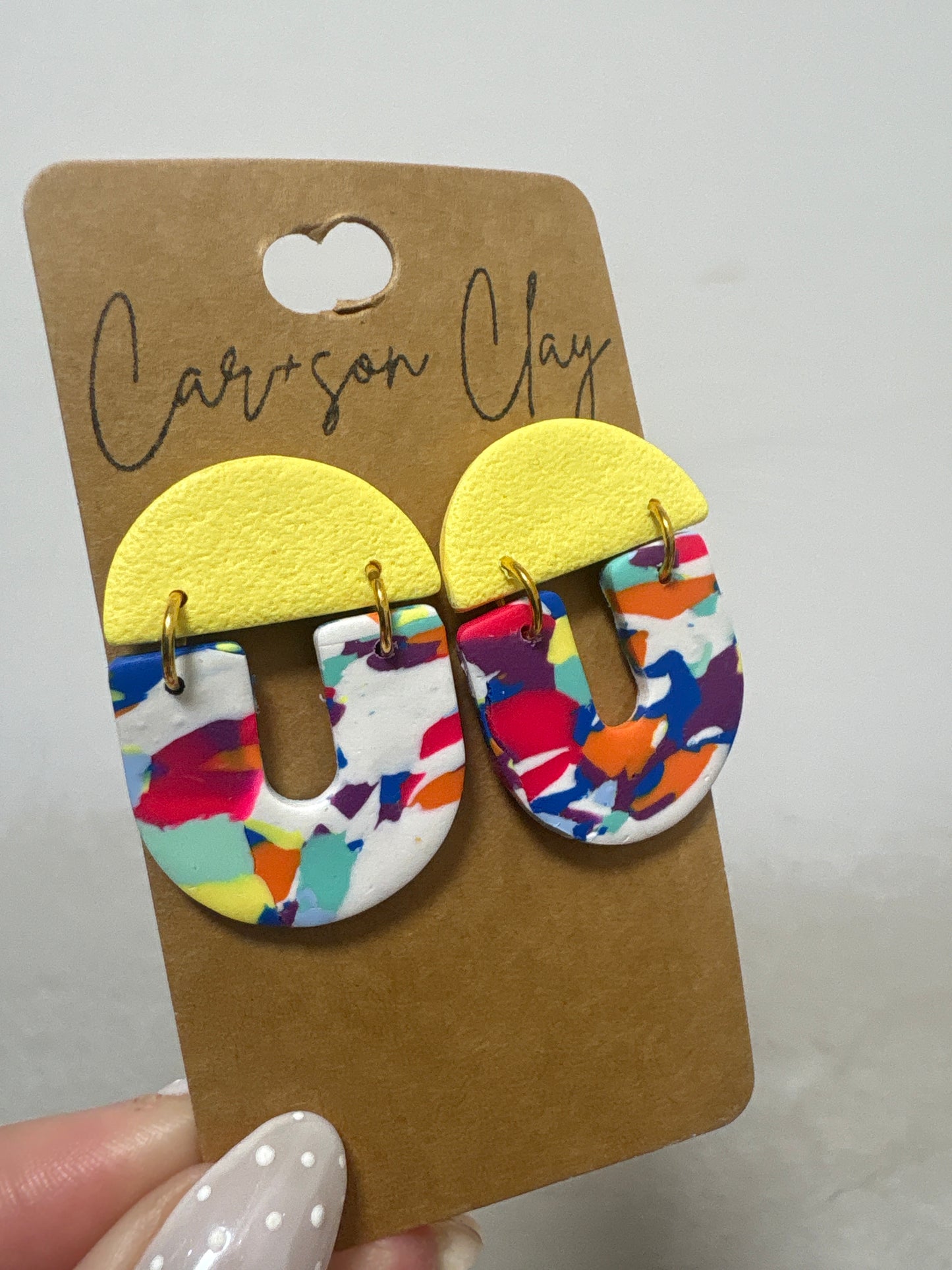 Car+son Clay U shape earrings yellow/rainbow
