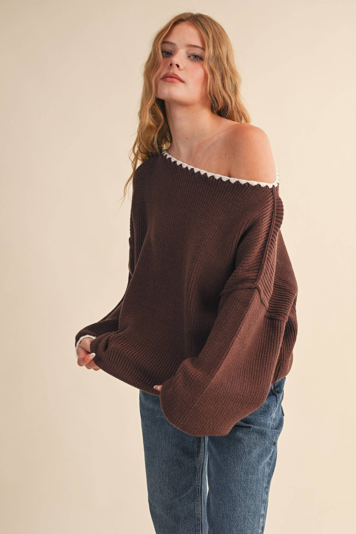 BOAT NECK TRIANGLE STITCH PUFF SLEEVE SWEATER MSW11245: CHOCOLATE CREAM