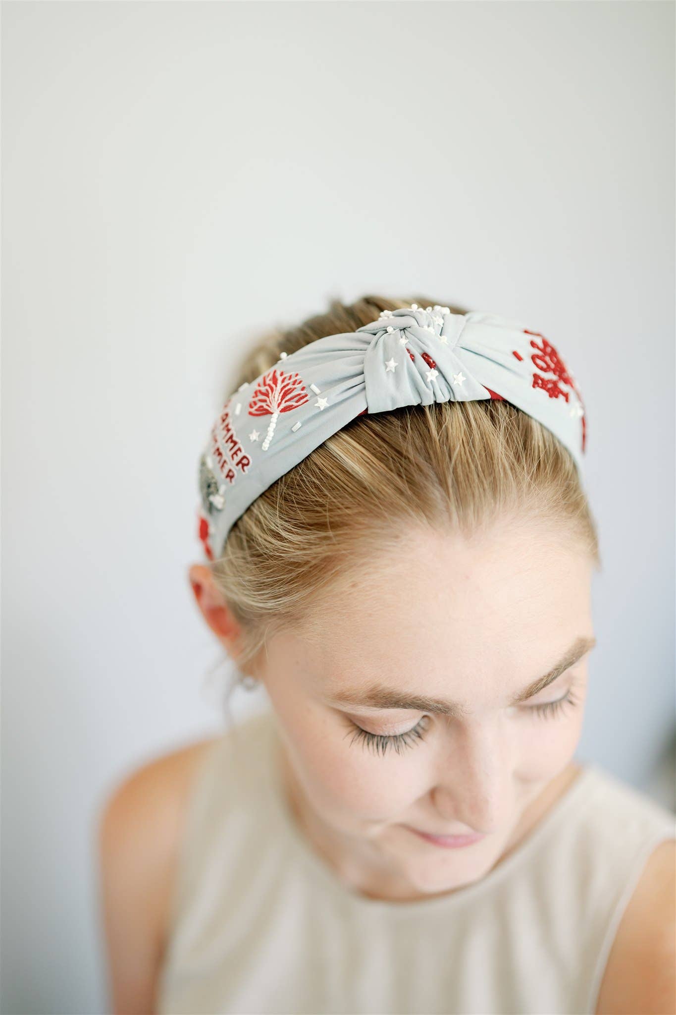 The University of Alabama Beaded Headband (light grey)