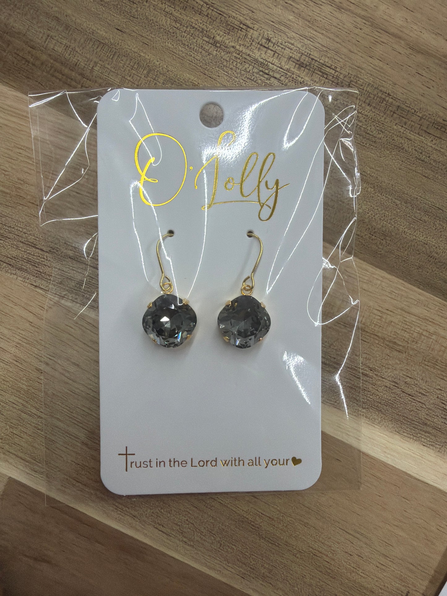 Stone dangle earrings-black