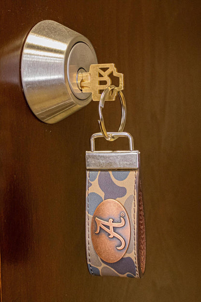 Alabama Crimson Tide Old School Camo Leather Loop Keychain.: Brown/Tan Camo