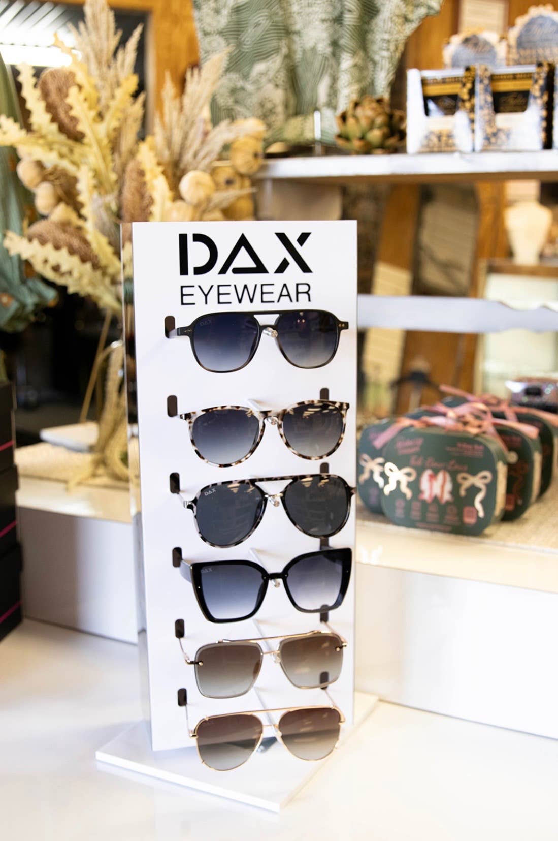 Dallas - Women's Modern Aviator Sunglasses: Black Ombré