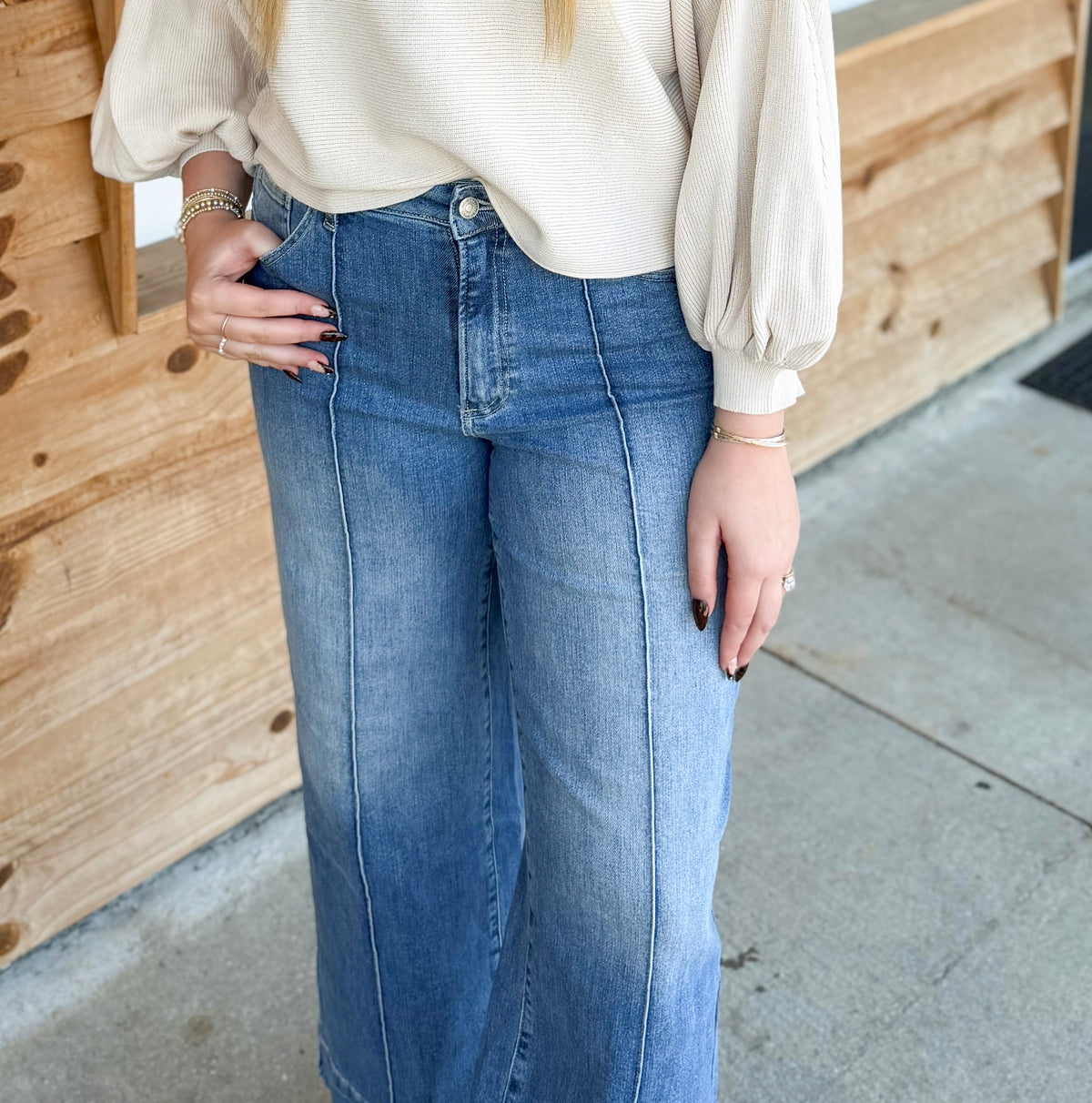 STRETCH HIGH RISE PIN TUCK DETAIL WIDE LEG JEAN