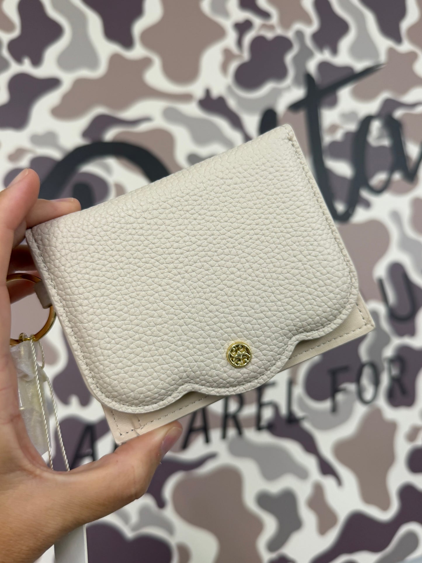 Mary Square Scalloped ID Wallet