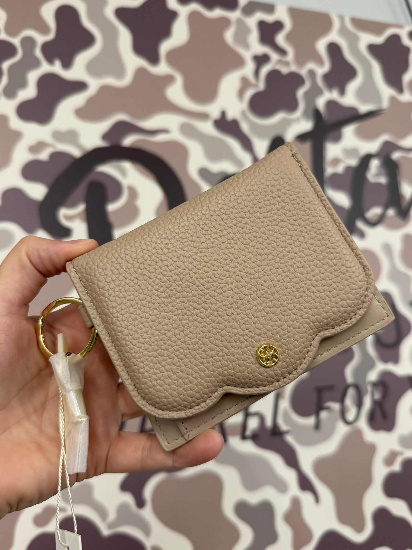 Mary Square Scalloped ID Wallet