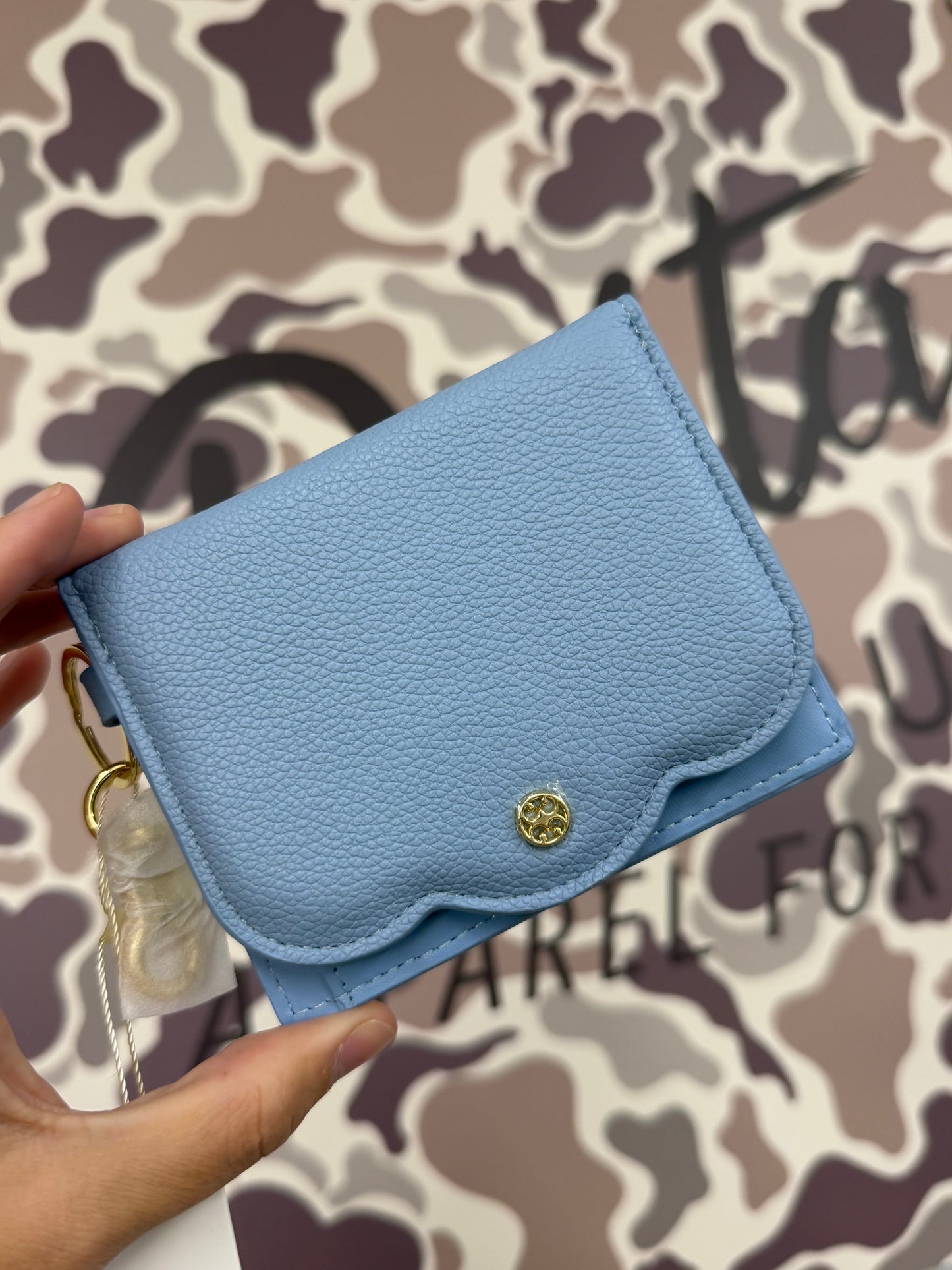 Mary Square Scalloped ID Wallet
