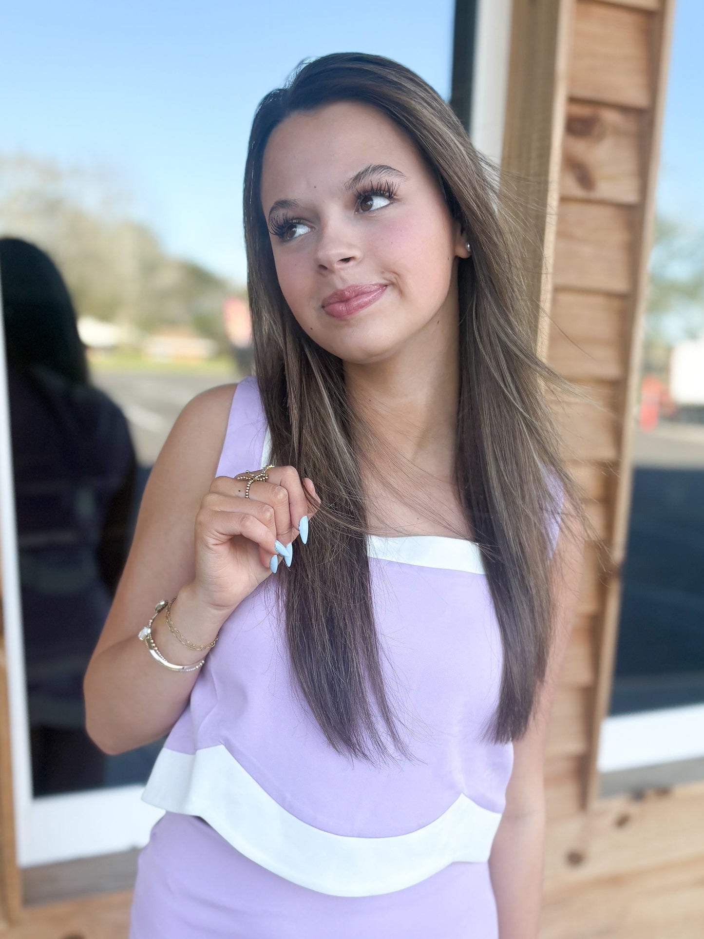 Sleeveless Contrast Edge Crop Top w/ curved Hem Top - Lavender/White