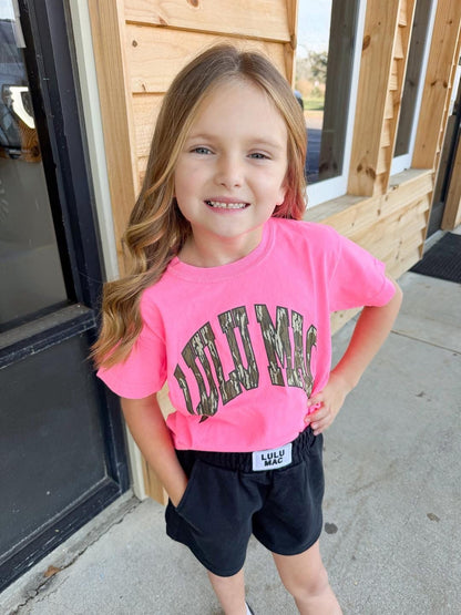Youth Lulu Mac Neon Pink COMFORT COLORS MOSSY OAK TEE