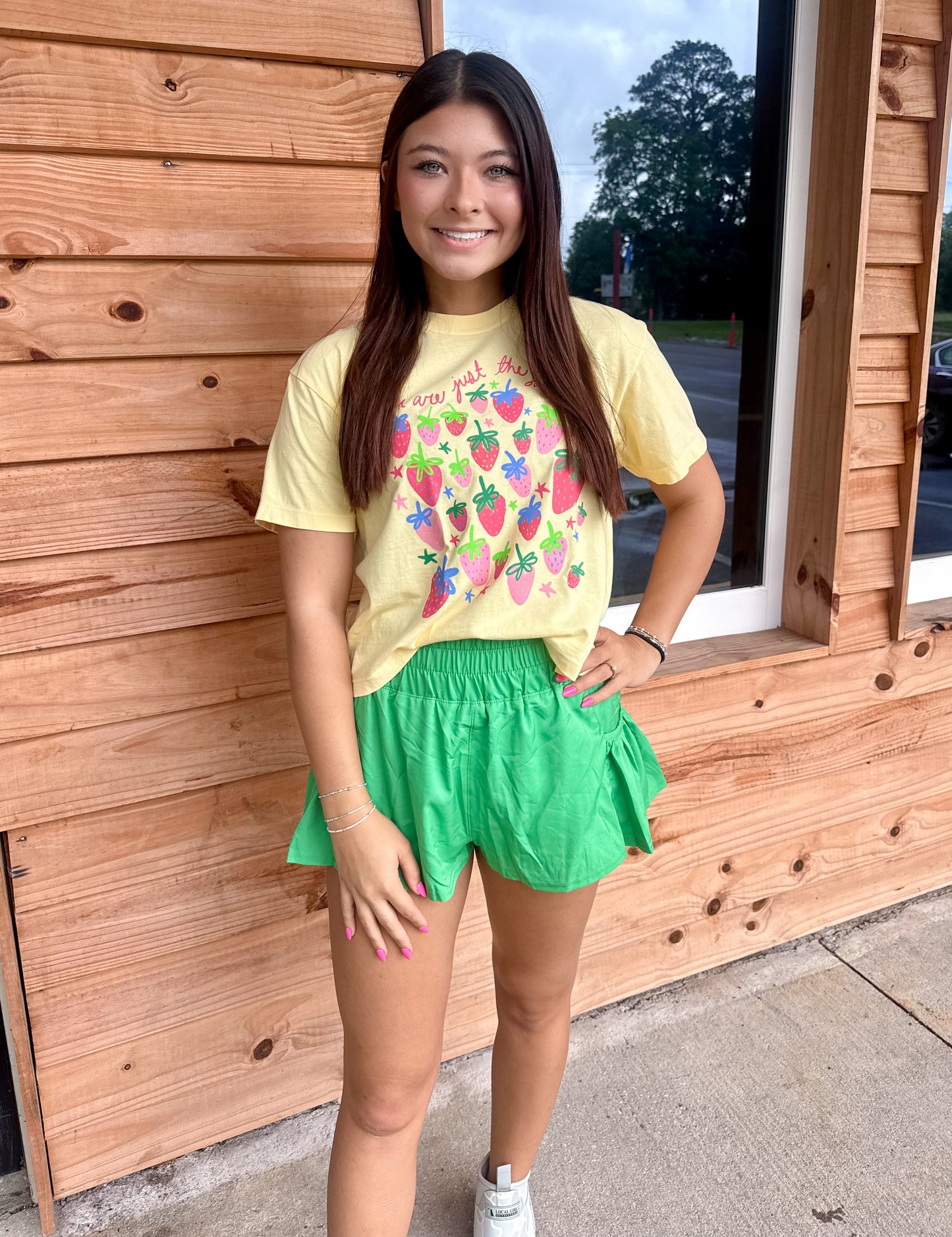 Chic Breeze Shorts: GREEN POP