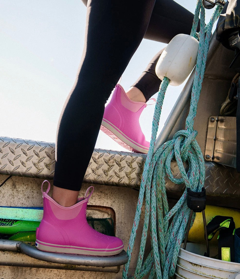 XTRATUF WOMEN'S ANKLE DECK BOOT | ROSE VIOLET