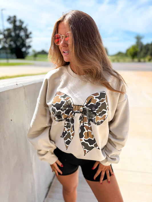 Duck Camo Bow Sand Graphic Crewneck ETA