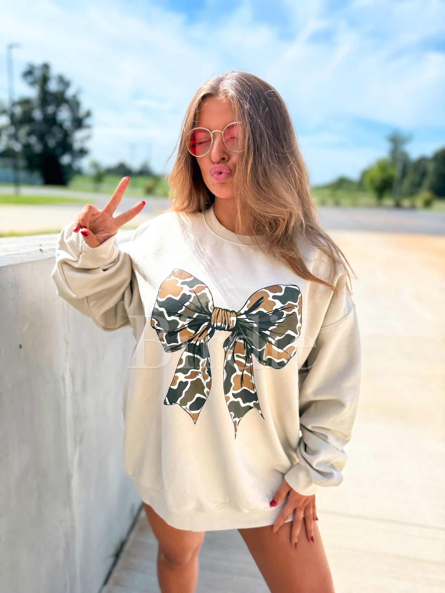 Duck Camo Bow Sand Graphic Crewneck ETA