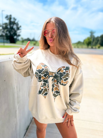 Duck Camo Bow Sand Graphic Crewneck ETA