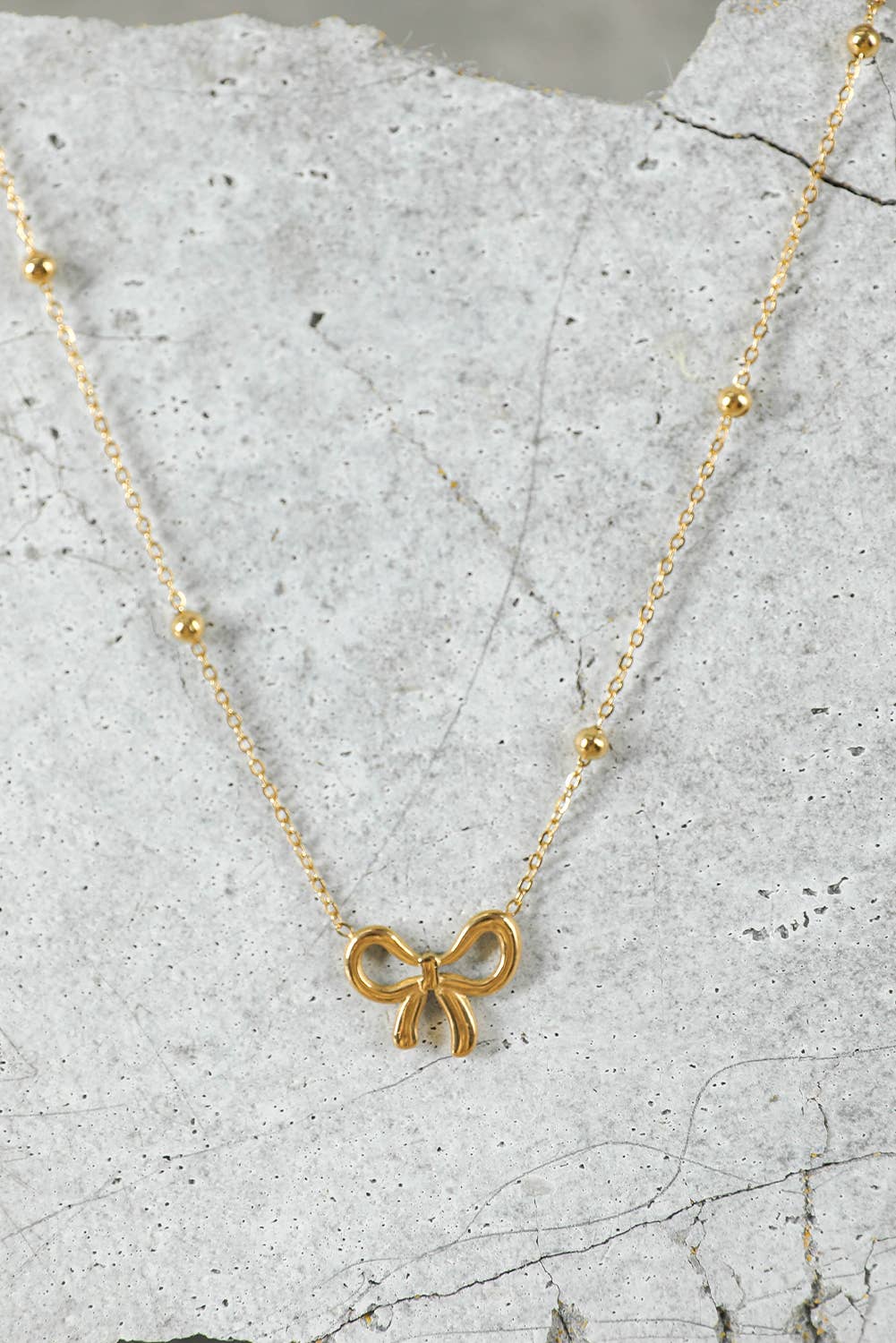 Valentines Bowknot Pendant Choker Necklace: Gold / Alloy