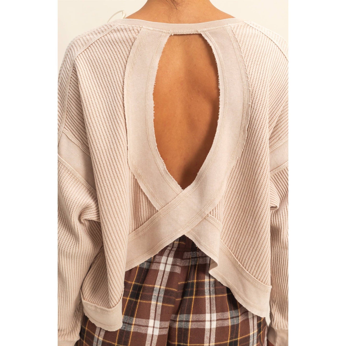Open Back Textured Knit Long Sleeve Top: CHESTNUT