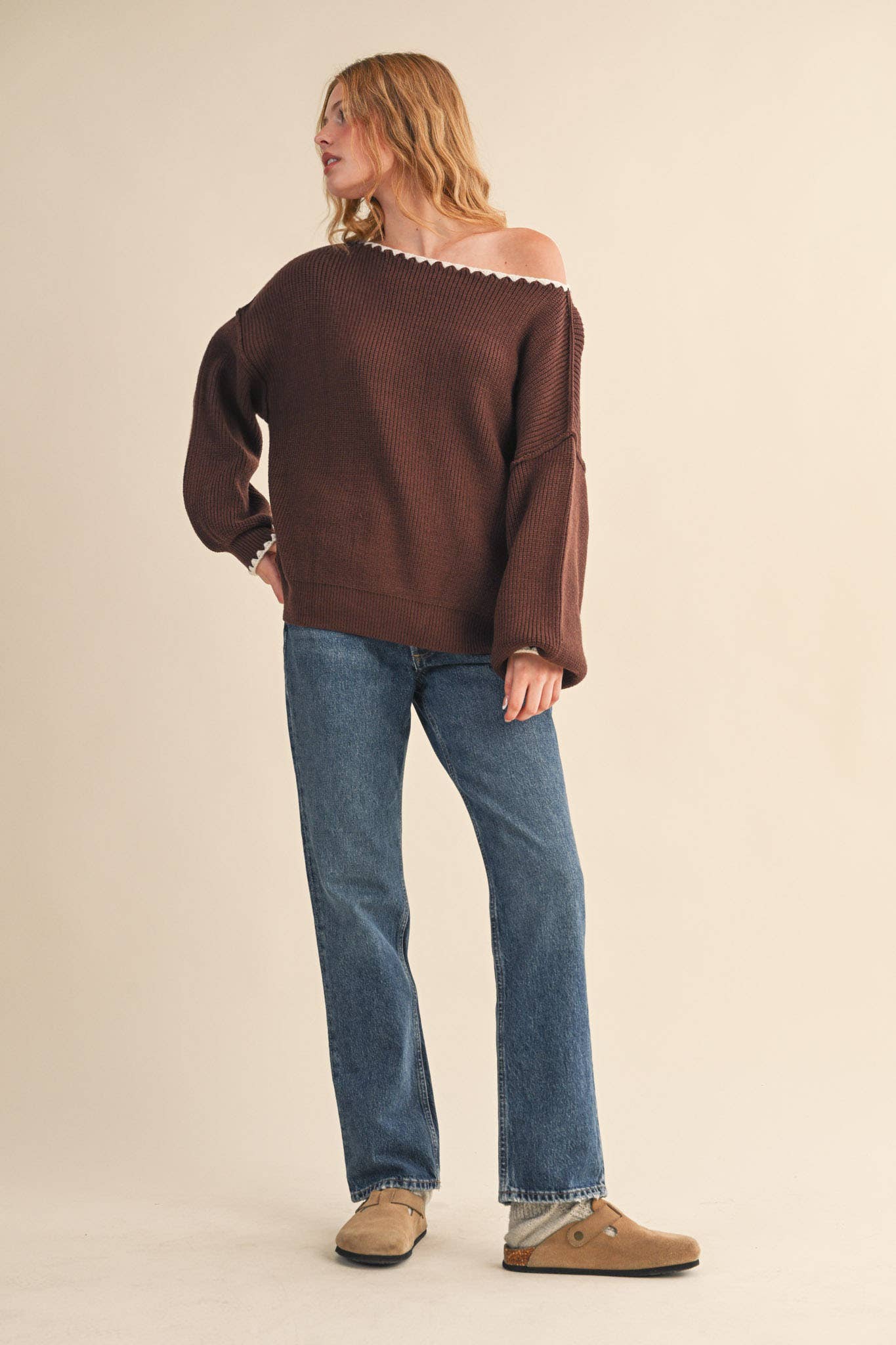 BOAT NECK TRIANGLE STITCH PUFF SLEEVE SWEATER MSW11245: CHOCOLATE CREAM