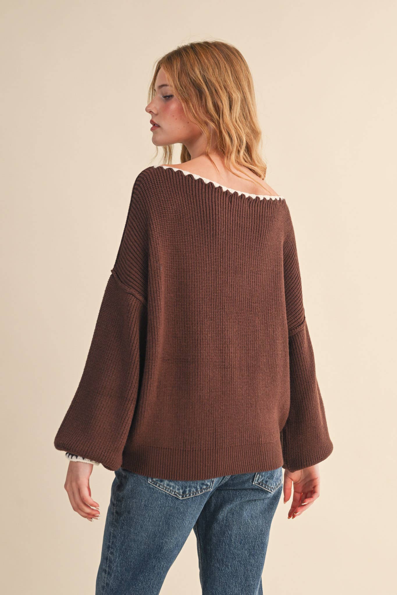 BOAT NECK TRIANGLE STITCH PUFF SLEEVE SWEATER MSW11245: CHOCOLATE CREAM